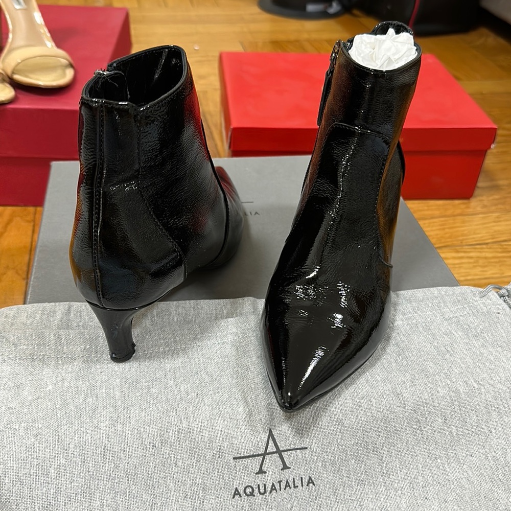Aquatalia weatherproof genuine patent leather kitten heel boots size 5.5M